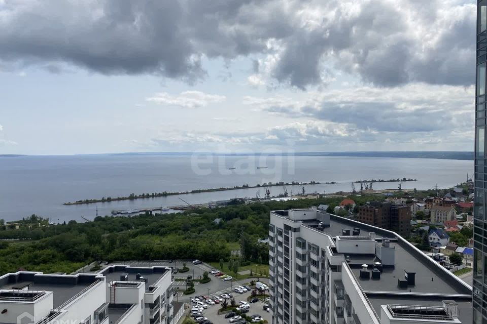 Продаётся 3-комнатная квартира, 140 м²