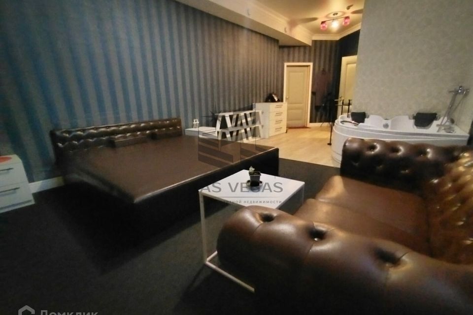 Сдаётся 5-комнатная квартира, 250 м²