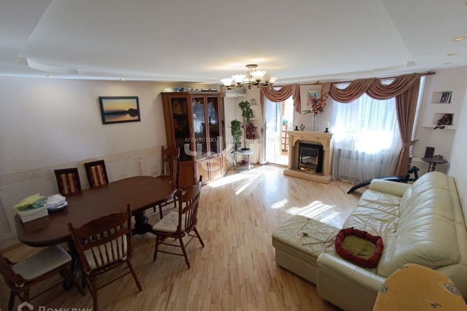 Продаётся 3-комнатная квартира, 117.8 м²