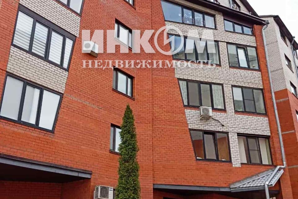 Продаётся 4-комнатная квартира, 144.8 м²