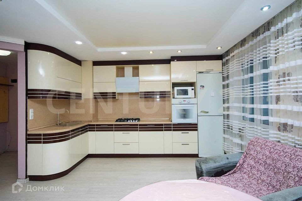 Продаётся 3-комнатная квартира, 70.11 м²