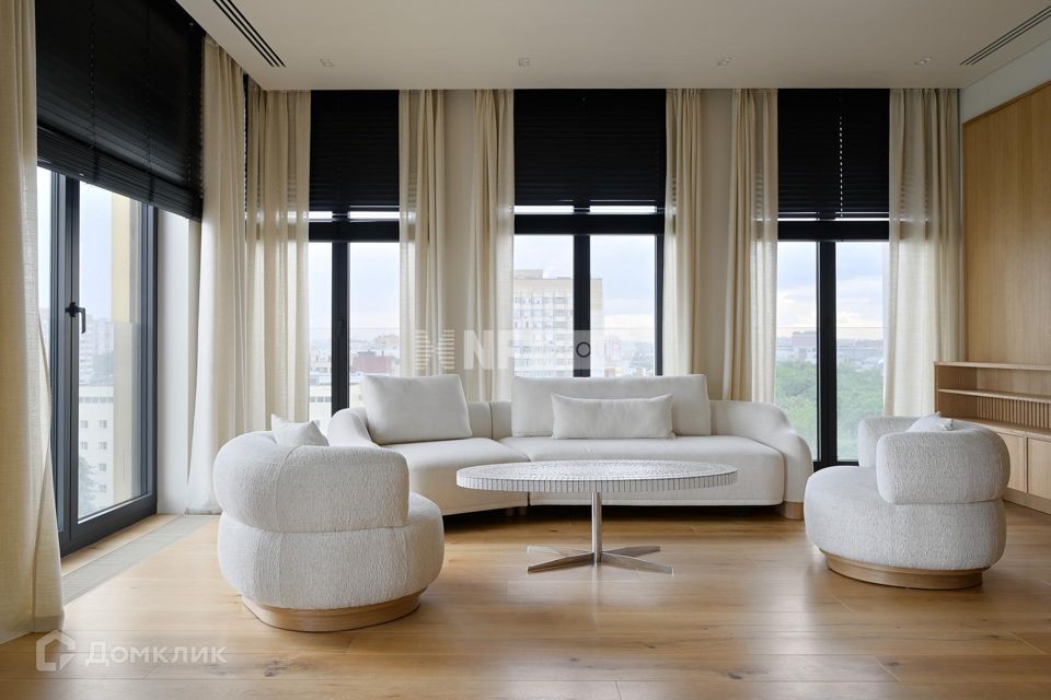 Продаётся 4-комнатная квартира, 152.4 м²