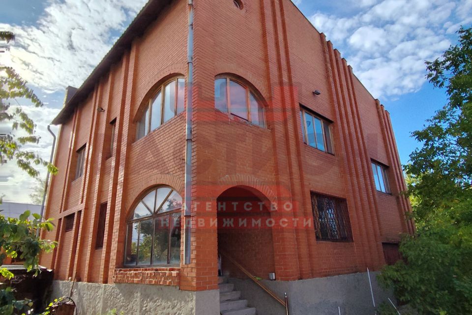 Продаётся 3-этажный дом, 360 м²