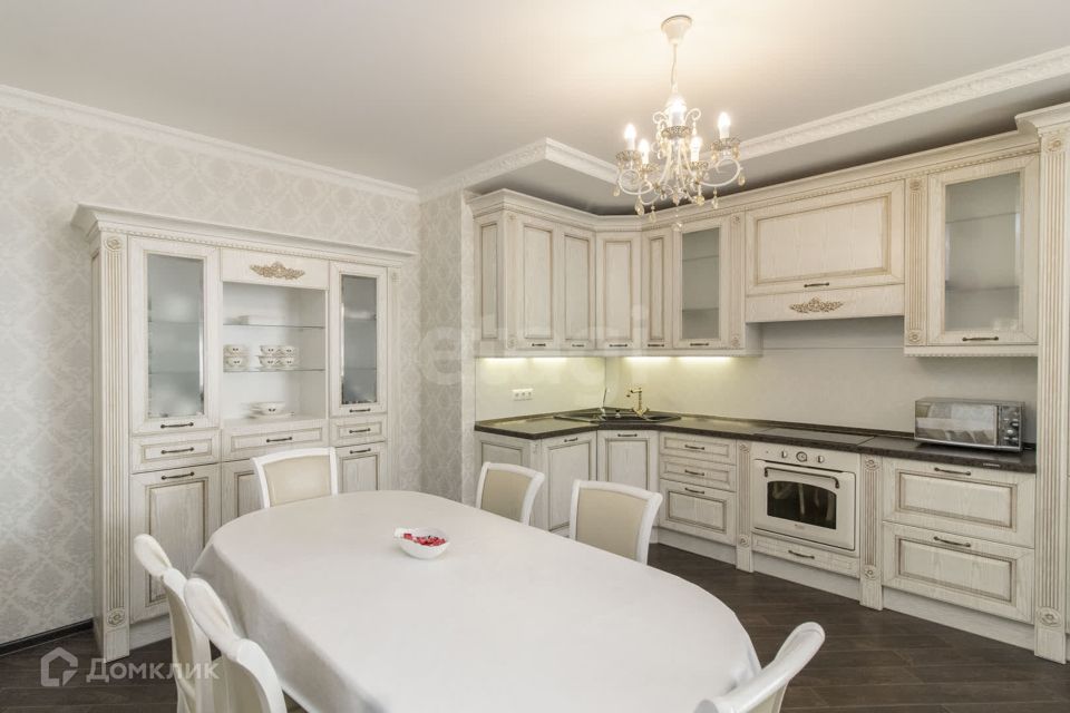 Продаётся 3-комнатная квартира, 105.7 м²