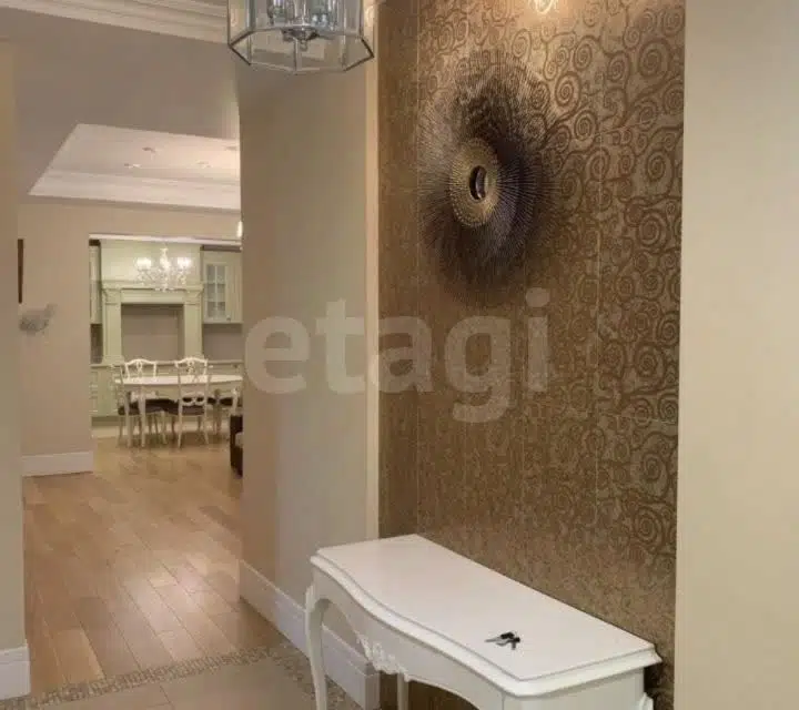 Продаётся 5-комнатная квартира, 149.1 м²