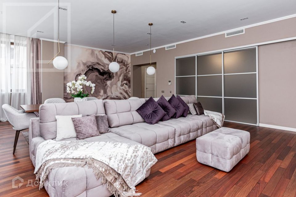 Сдаётся 4-комнатная квартира, 204 м²