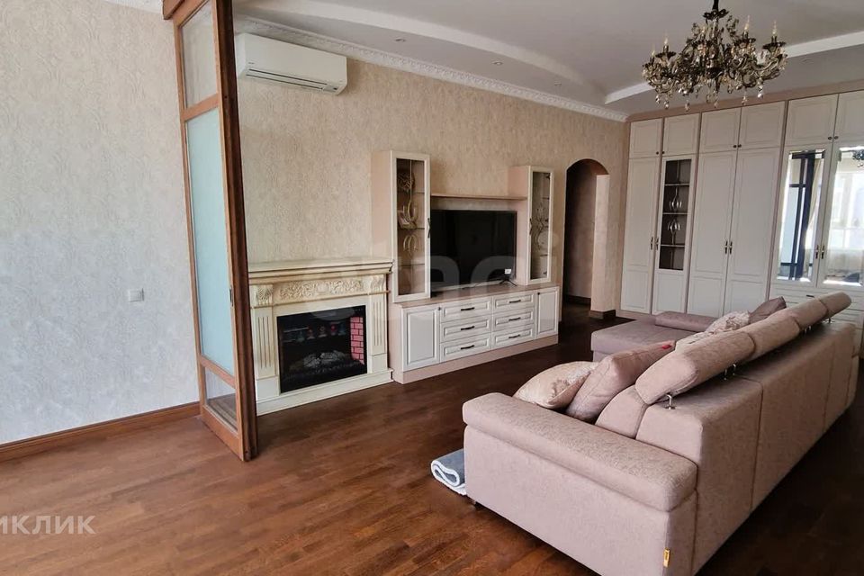 Продаётся 3-комнатная квартира, 122 м²