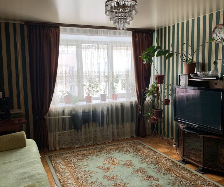 Продаётся 4-комнатная квартира, 77 м²