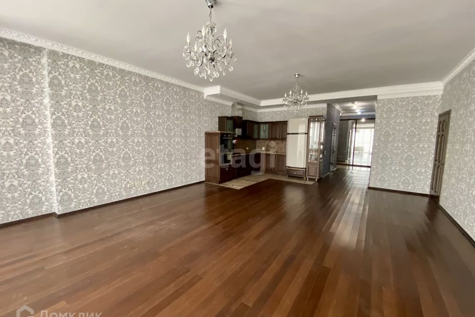 Продаётся 3-комнатная квартира, 125 м²