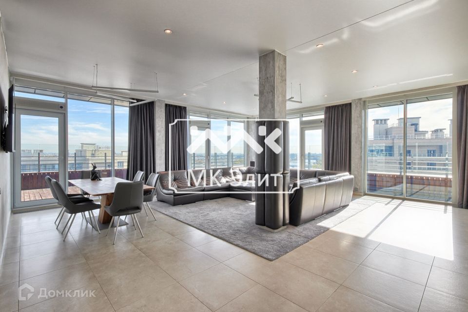 Продаётся 3-комнатная квартира, 158.8 м²