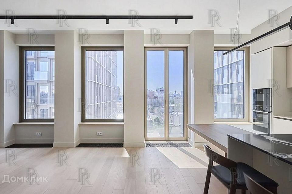 Продаётся 4-комнатная квартира, 137 м²