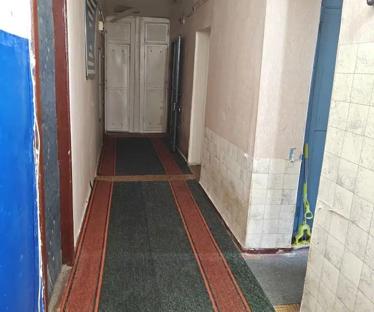 Продаётся 2 комнаты в 5-комн. квартире, 29.9 м²