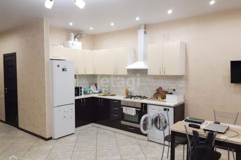 Продаётся 1-комнатная квартира, 75 м²