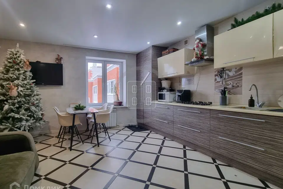 Продаётся 2-комнатная квартира, 75.8 м²