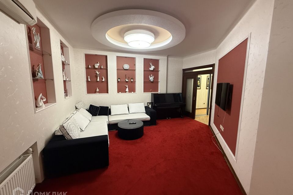 Продаётся 4-комнатная квартира, 153 м²