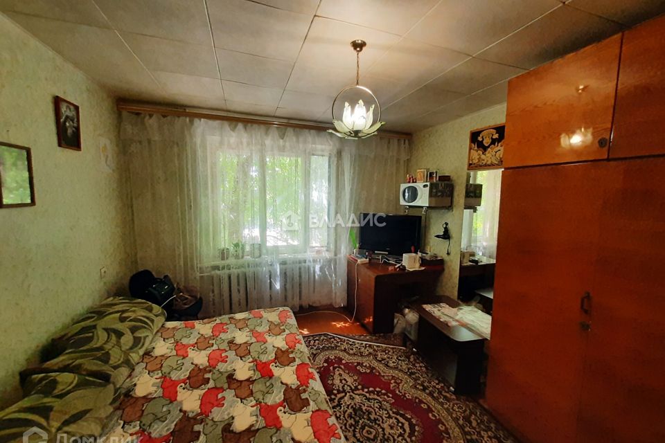 Продаётся комната в 8-комн. квартире, 206.4 м²