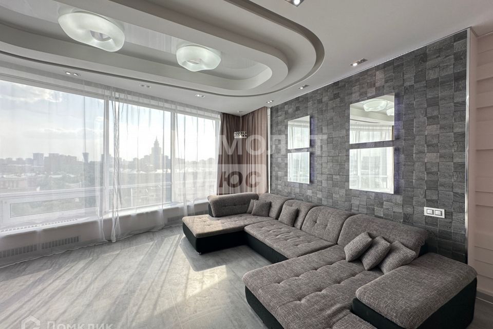 Продаётся 3-комнатная квартира, 146 м²