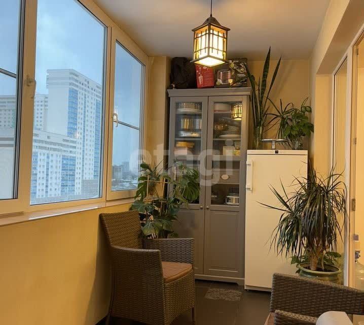 Продаётся 3-комнатная квартира, 157 м²