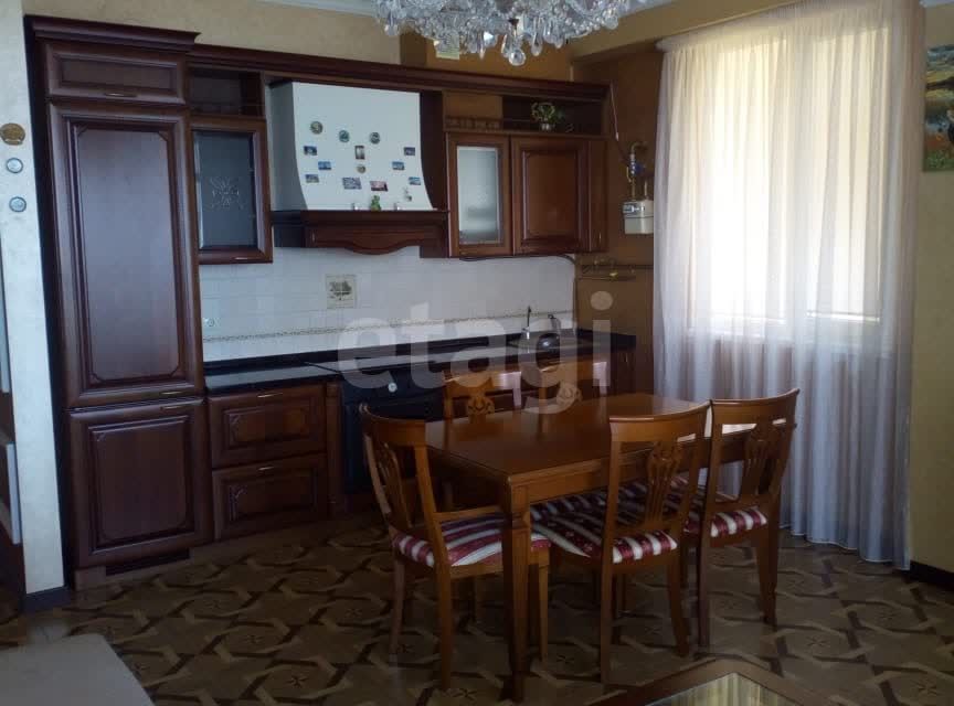 Продаётся 1-комнатная квартира, 102 м²