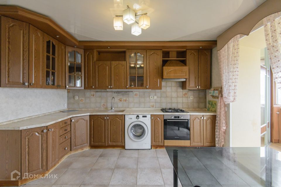 Продаётся 4-комнатная квартира, 100 м²