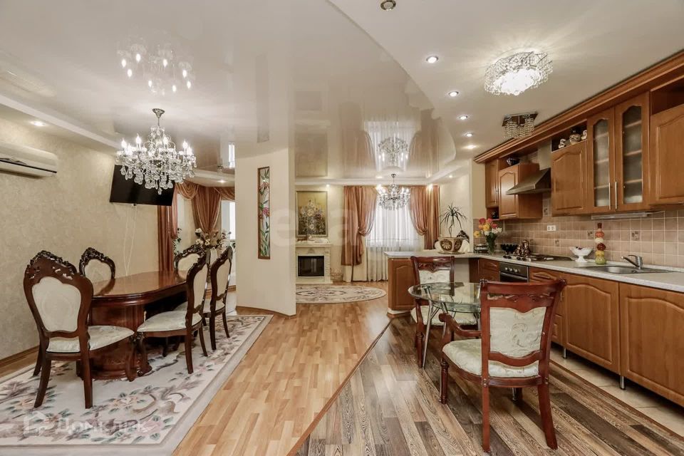 Продаётся 3-комнатная квартира, 137.6 м²