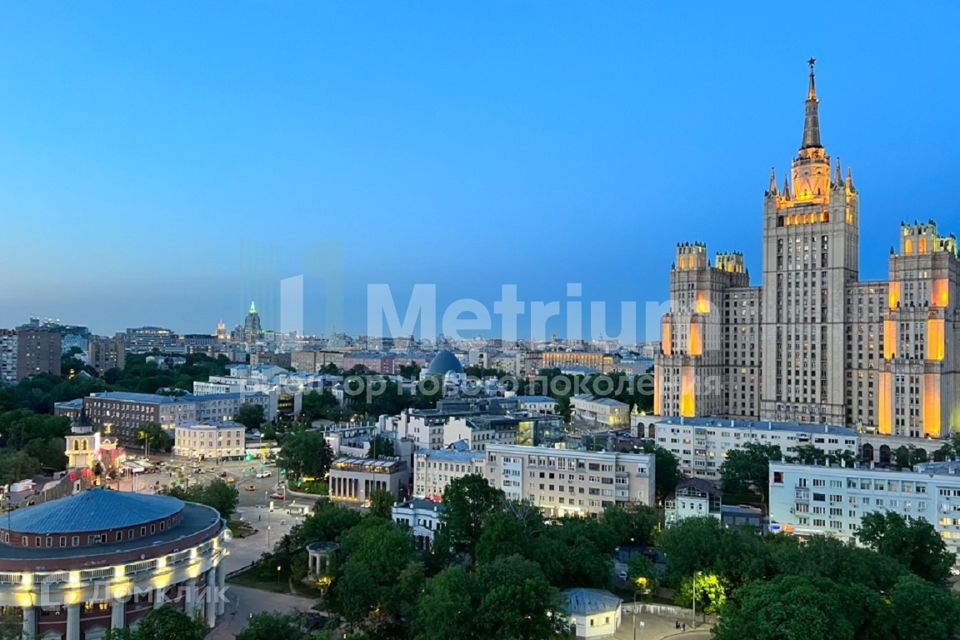 Продаётся 3-комнатная квартира, 117.6 м²