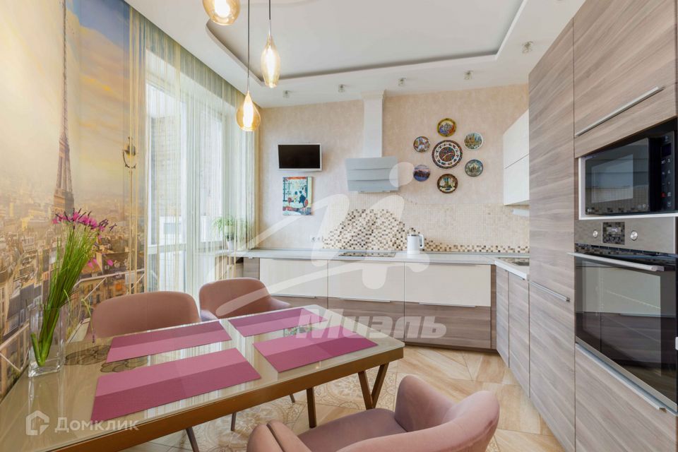 Продаётся 3-комнатная квартира, 115.9 м²