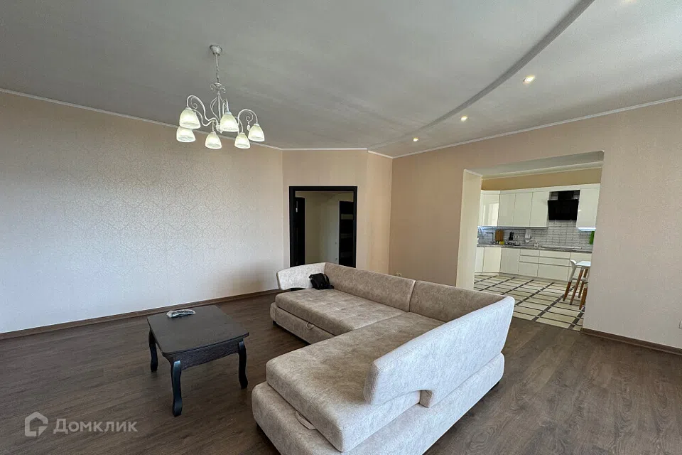Продаётся 3-комнатная квартира, 156 м²