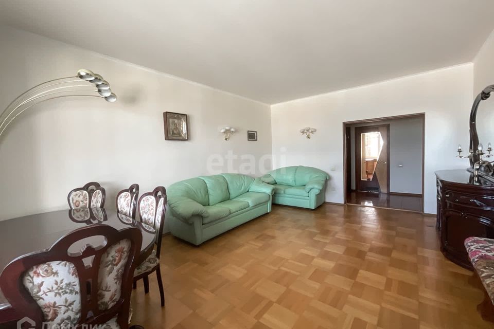 Продаётся 3-комнатная квартира, 109.4 м²