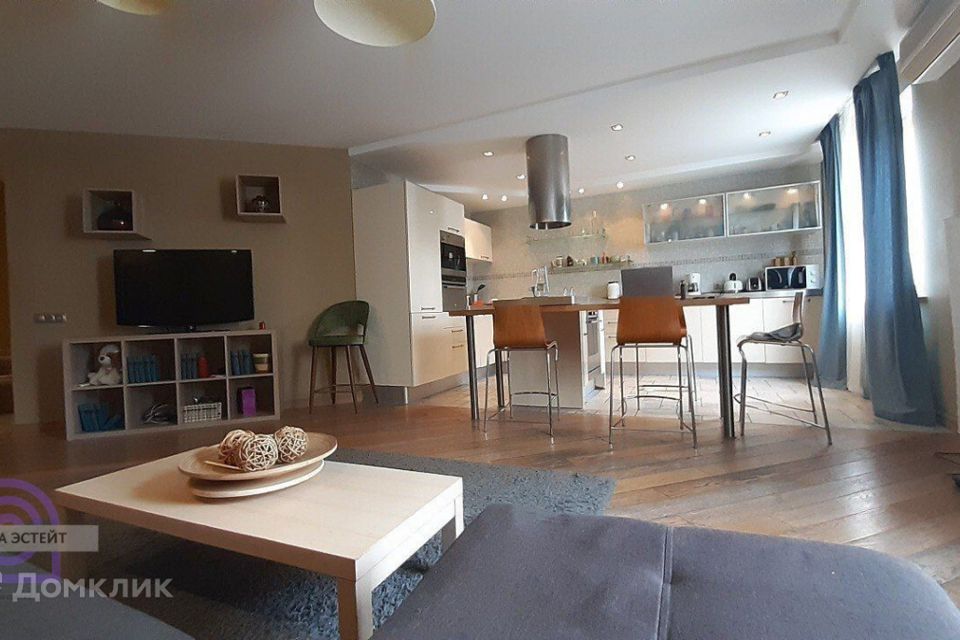 Продаётся 3-комнатная квартира, 154 м²