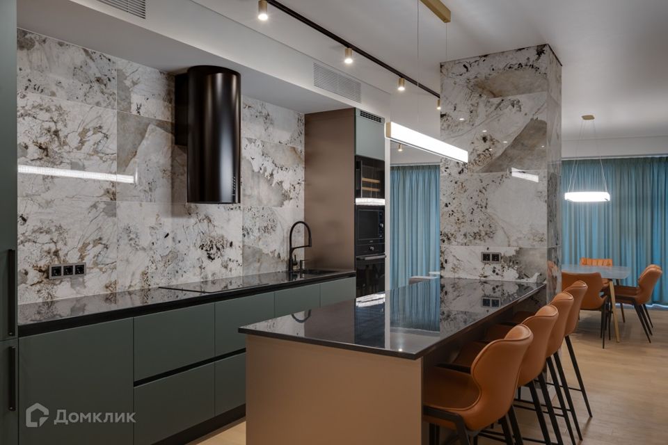 Продаётся 4-комнатная квартира, 130 м²