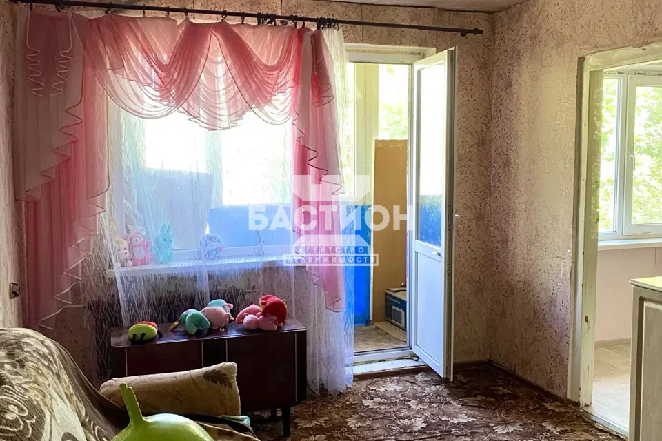 Продаётся 3-комнатная квартира, 48.3 м²