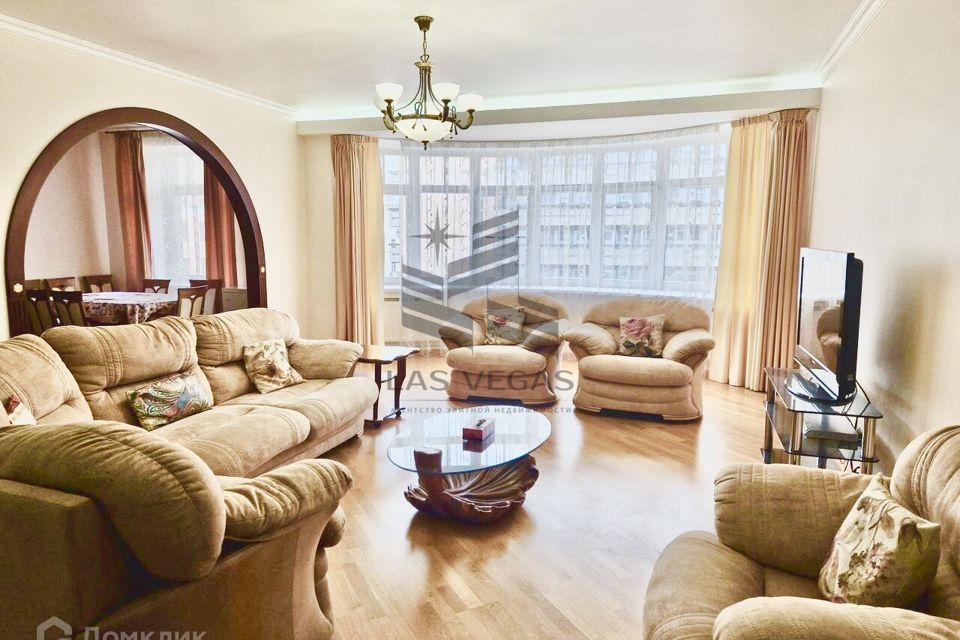 Сдаётся 4-комнатная квартира, 160 м²