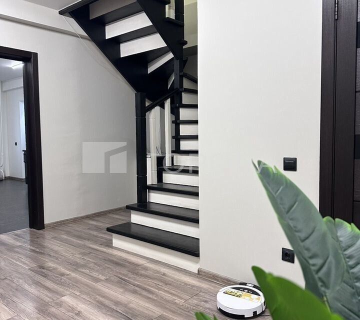 Сдаётся 5-комнатная квартира, 180 м²