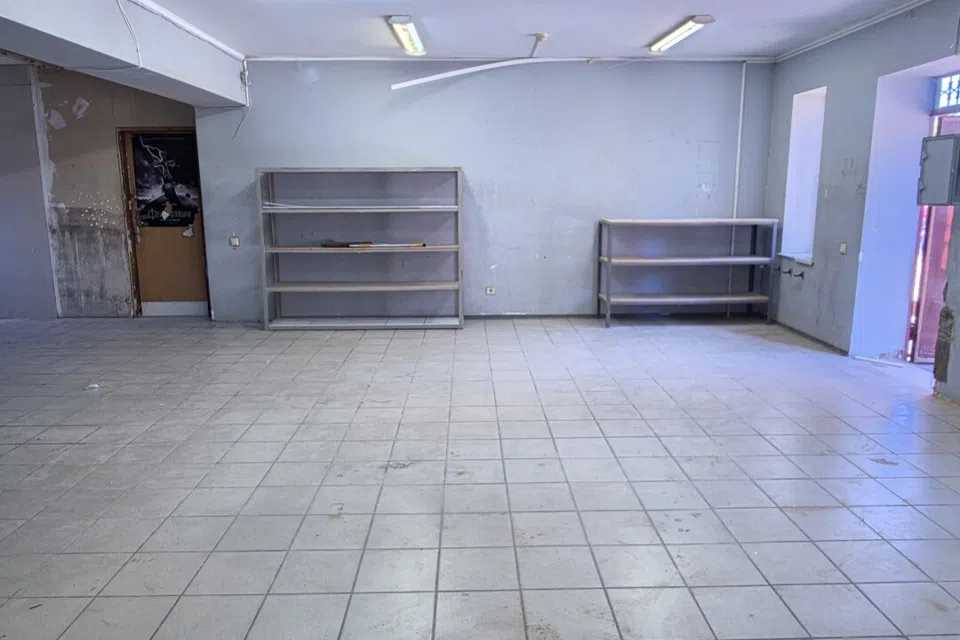 Сдаётся торговое помещение, 1356.8 м²