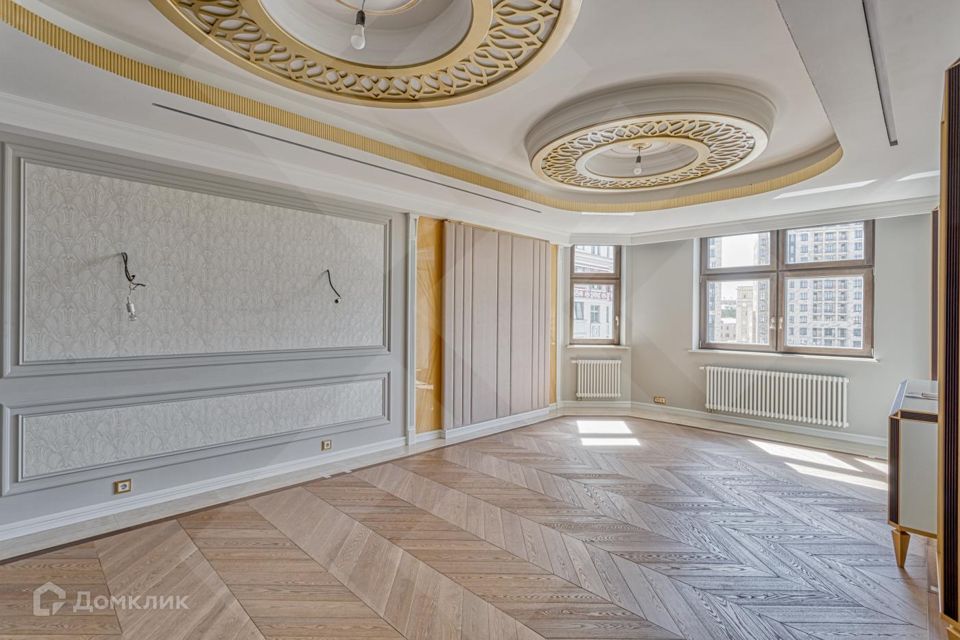 Продаётся 4-комнатная квартира, 169 м²