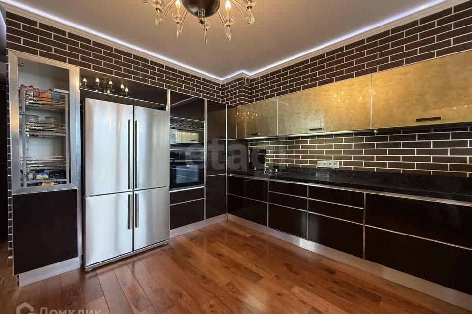 Продаётся 5-комнатная квартира, 185.4 м²