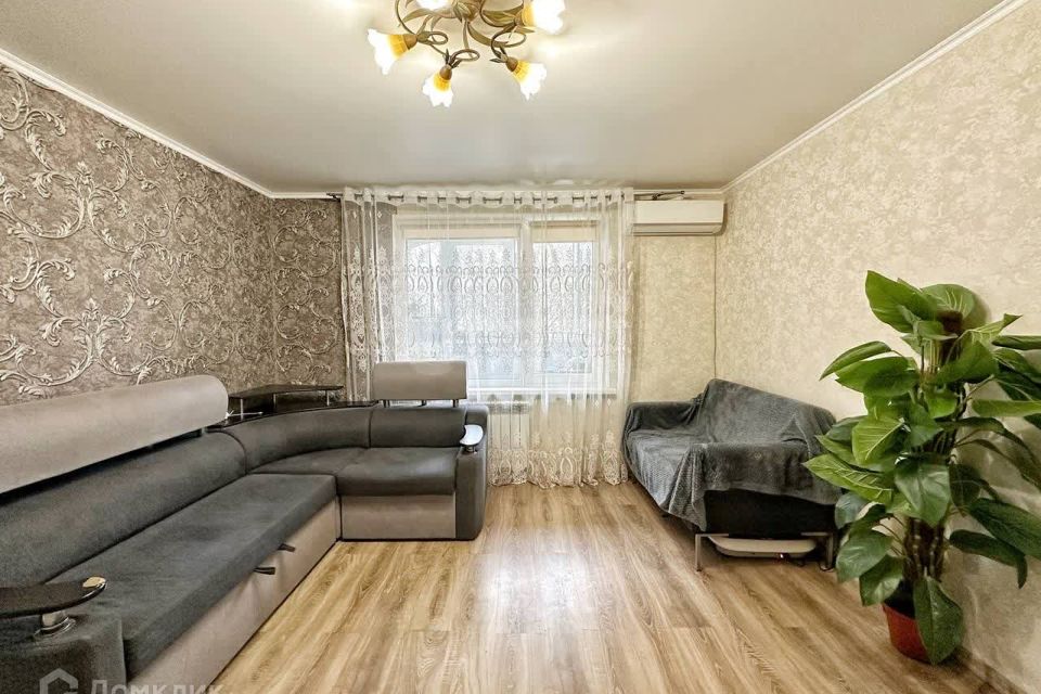 Продаётся 4-комнатная квартира, 76.4 м²
