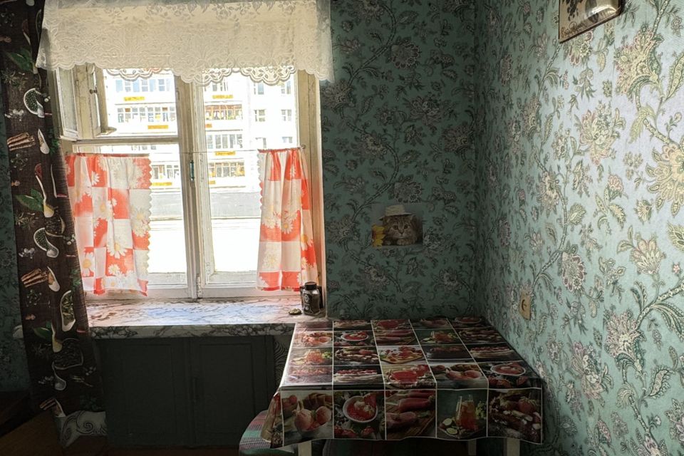 Продам квартиру, 2 комнаты, хрущевка, 41 м², этаж: 3/5, 6 ₽ - Domikru