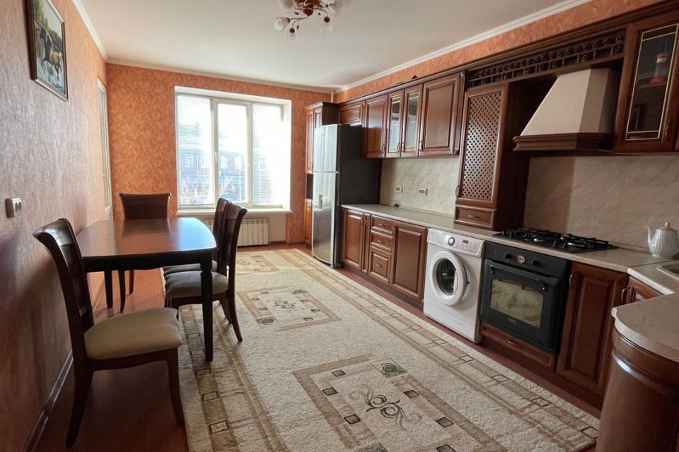 Продаётся 3-комнатная квартира, 120 м²
