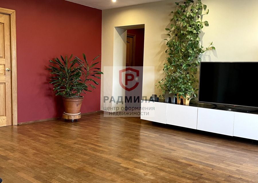 Продаётся 4-комнатная квартира, 109.3 м²