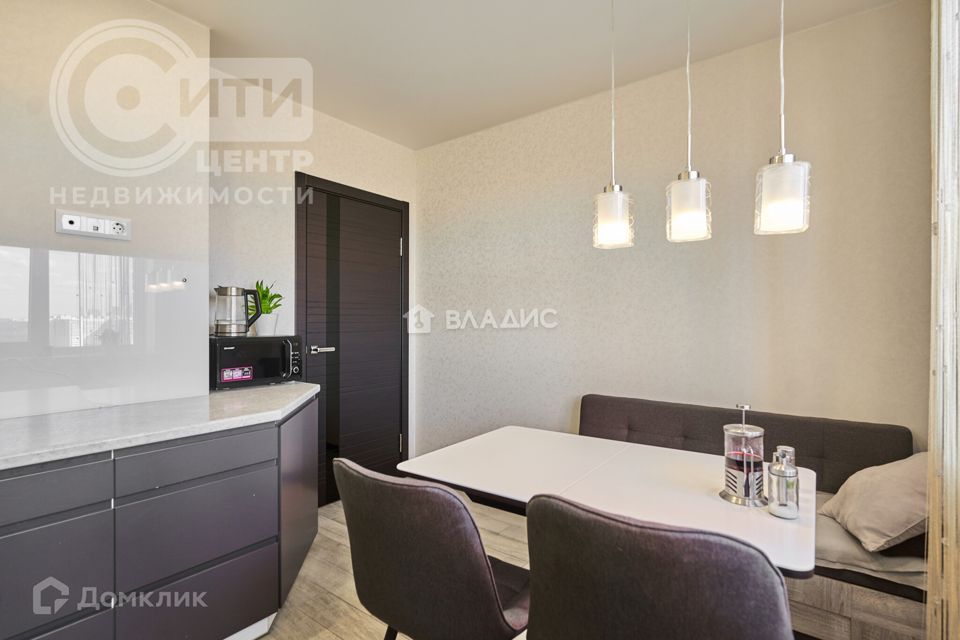 Продаётся 2-комнатная квартира, 60.8 м²
