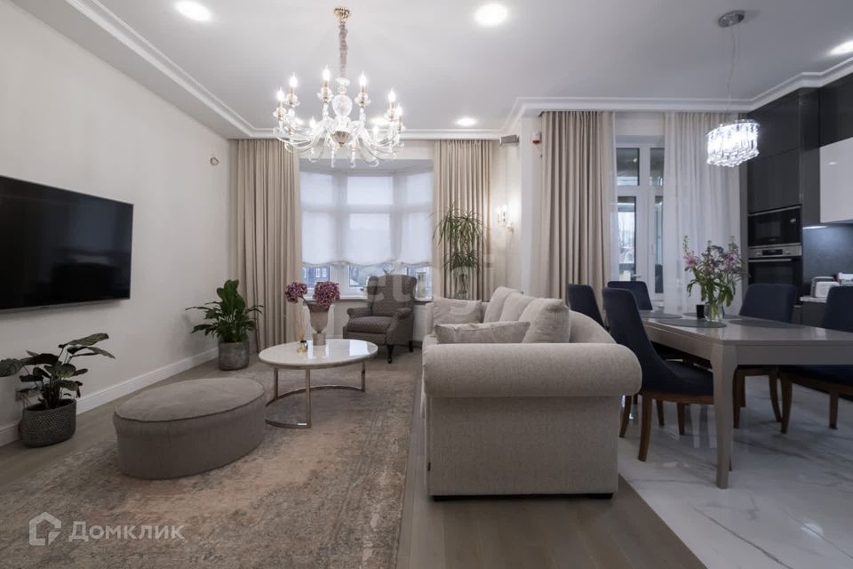 Продаётся 4-комнатная квартира, 122 м²