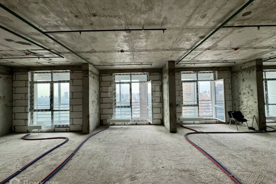 Продаётся 4-комнатная квартира, 148.3 м²