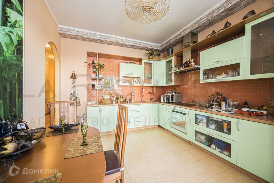 Продаётся 3-комнатная квартира, 101 м²