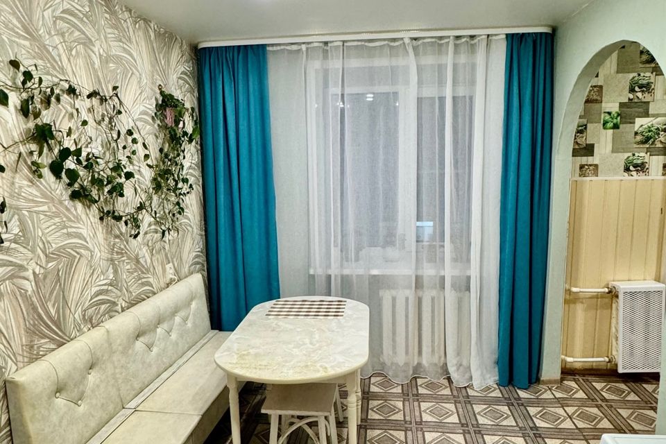 Продаётся 4-комнатная квартира, 61.7 м²