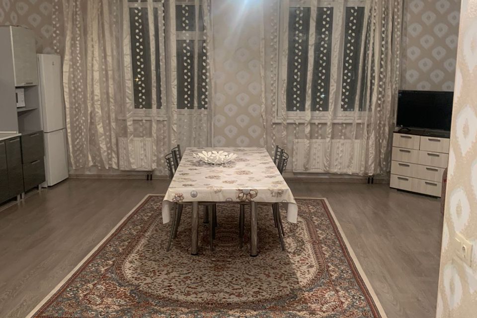 Сдаётся 2-комнатная квартира, 70 м²