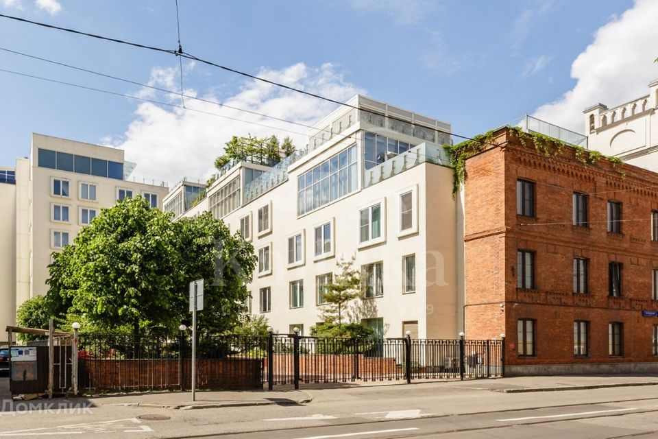 Продаётся 4-комнатная квартира, 190.1 м²