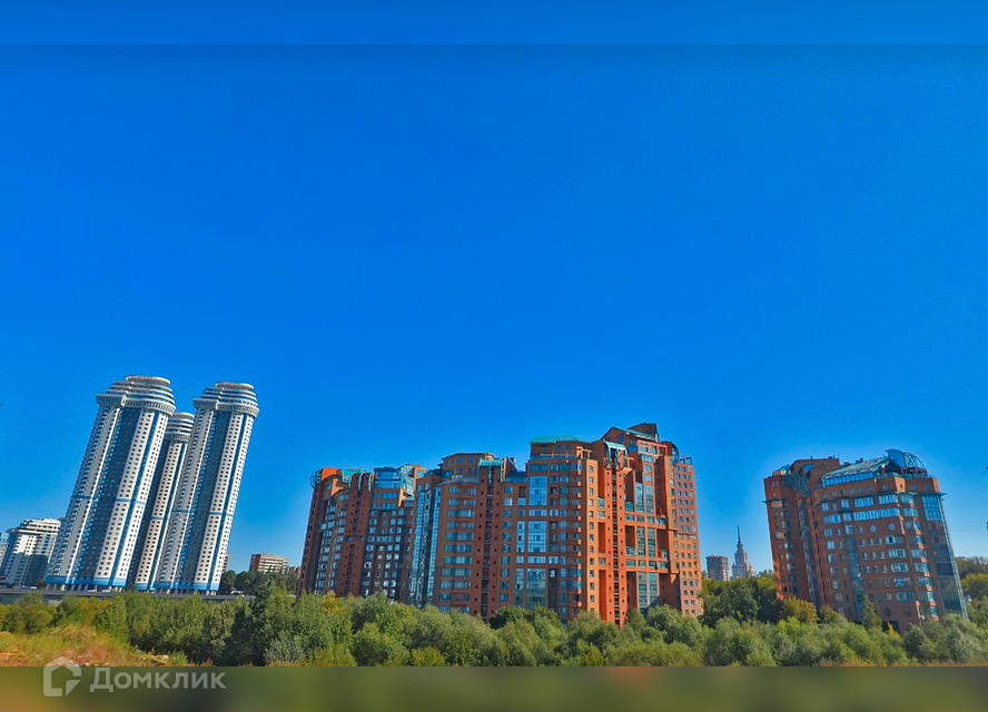 Продаётся 4-комнатная квартира, 190.4 м²