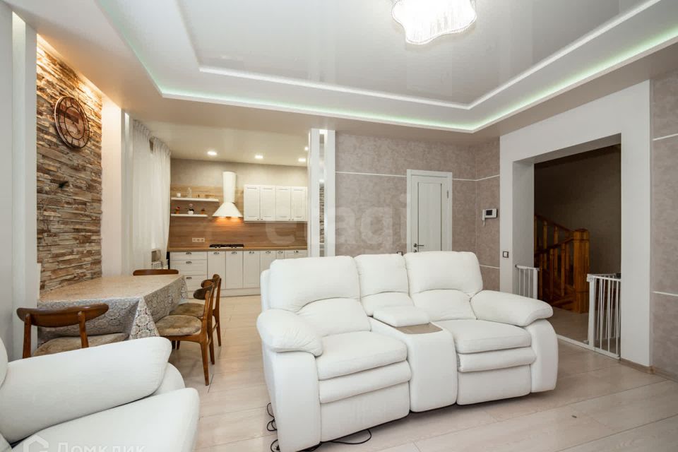 Продаётся 4-комнатная квартира, 160.3 м²